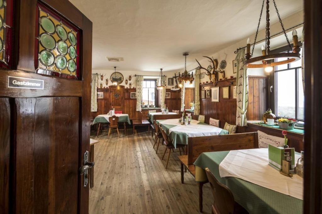 Gasthof Gruener Baum เคียร์ชแบร์ก อัม เวคเซล ภายนอก รูปภาพ